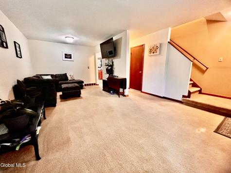 34 Henderson Road Glenmont NY 12077