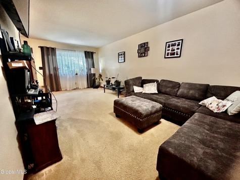 34 Henderson Road Glenmont NY 12077