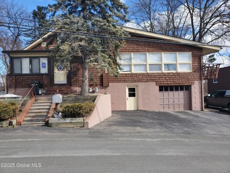 106 Braintree Street Colonie NY 12205
