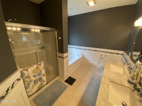 26 Cheshire Way Albany NY 12211