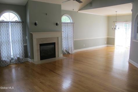 26 Cheshire Way Albany NY 12211
