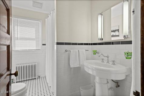 162 Lake Avenue Saratoga Springs NY 12866
