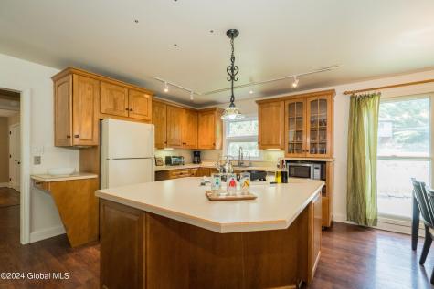 41 Eureka Avenue Saratoga Springs NY 12866