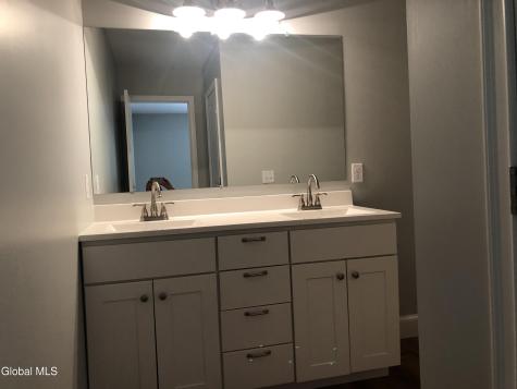 Rdg Mnr Court Niskayuna NY 12309