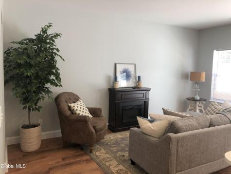 Rdg Mnr Court Niskayuna NY 12309