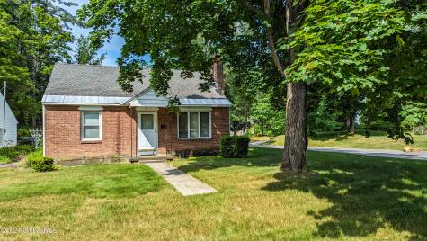 1 Dresden Court Guilderland NY 12203