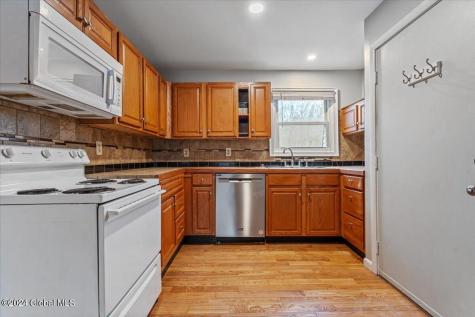 455 Maple Avenue Saratoga Springs NY 12866
