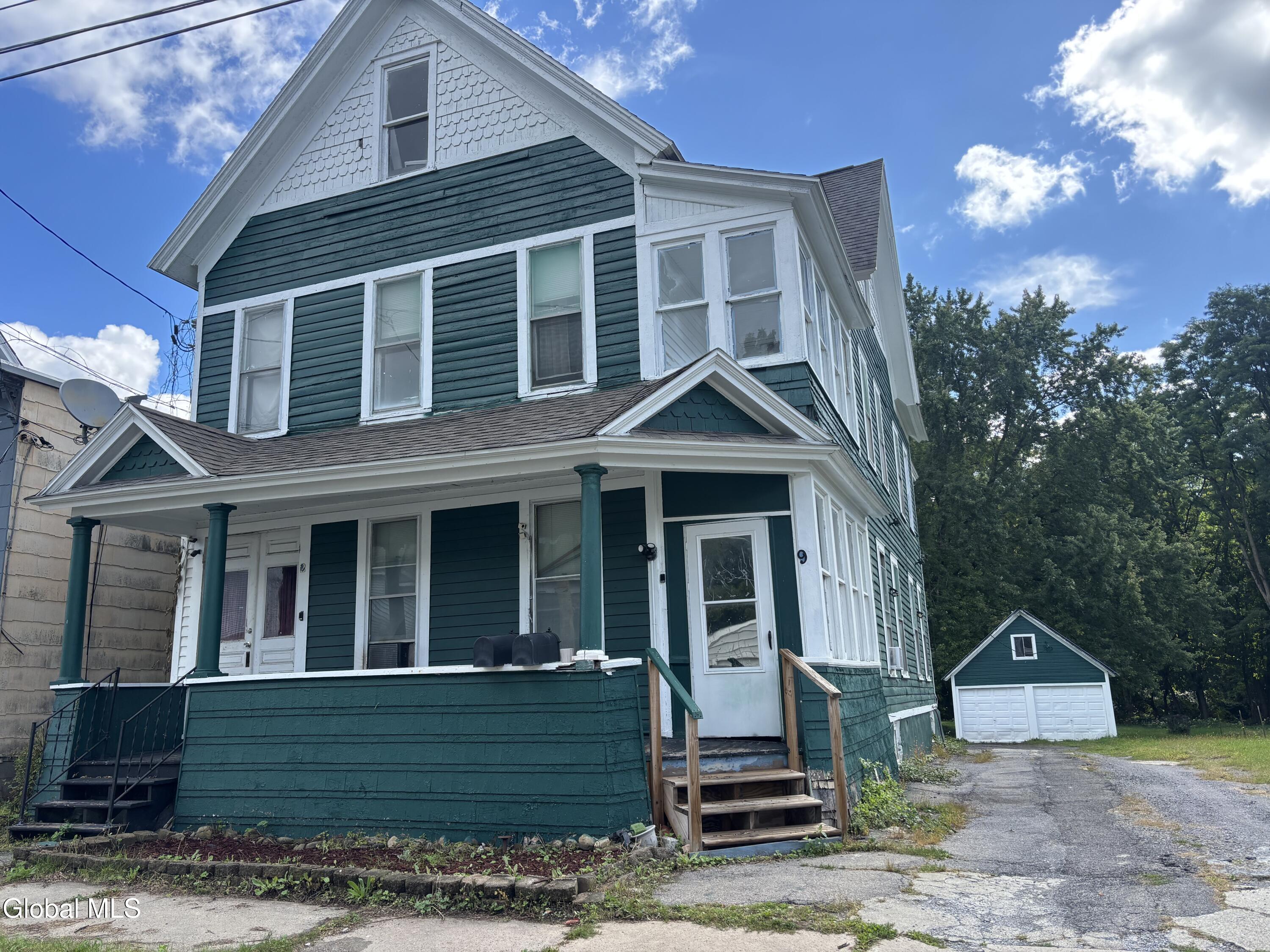 9 4th Avenue Amsterdam NY 12010