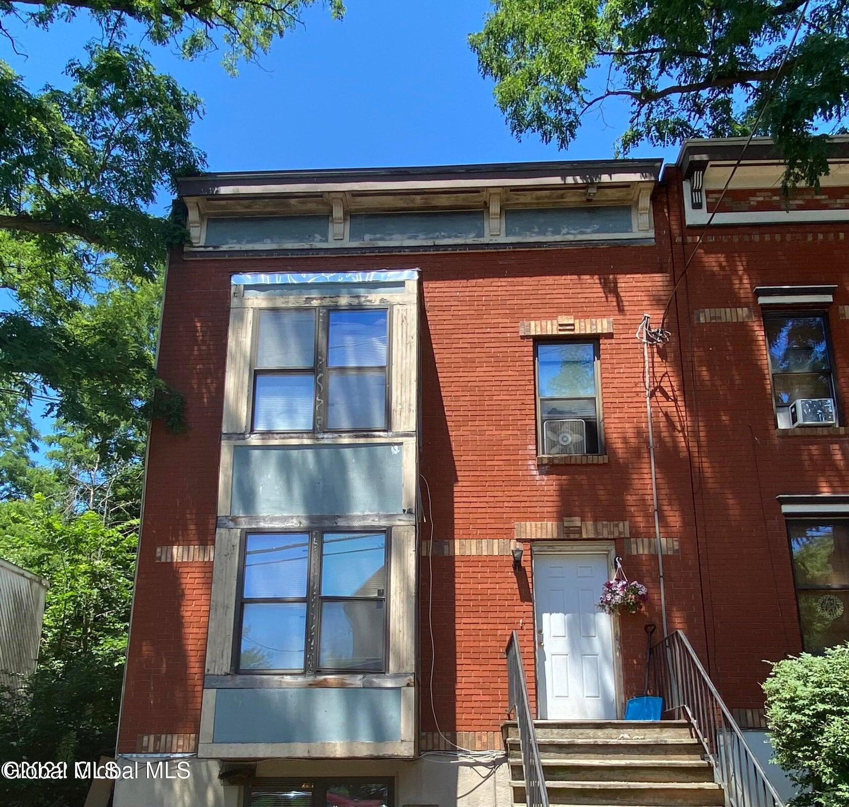 18 1/2 Voorhees Street Amsterdam NY 12010