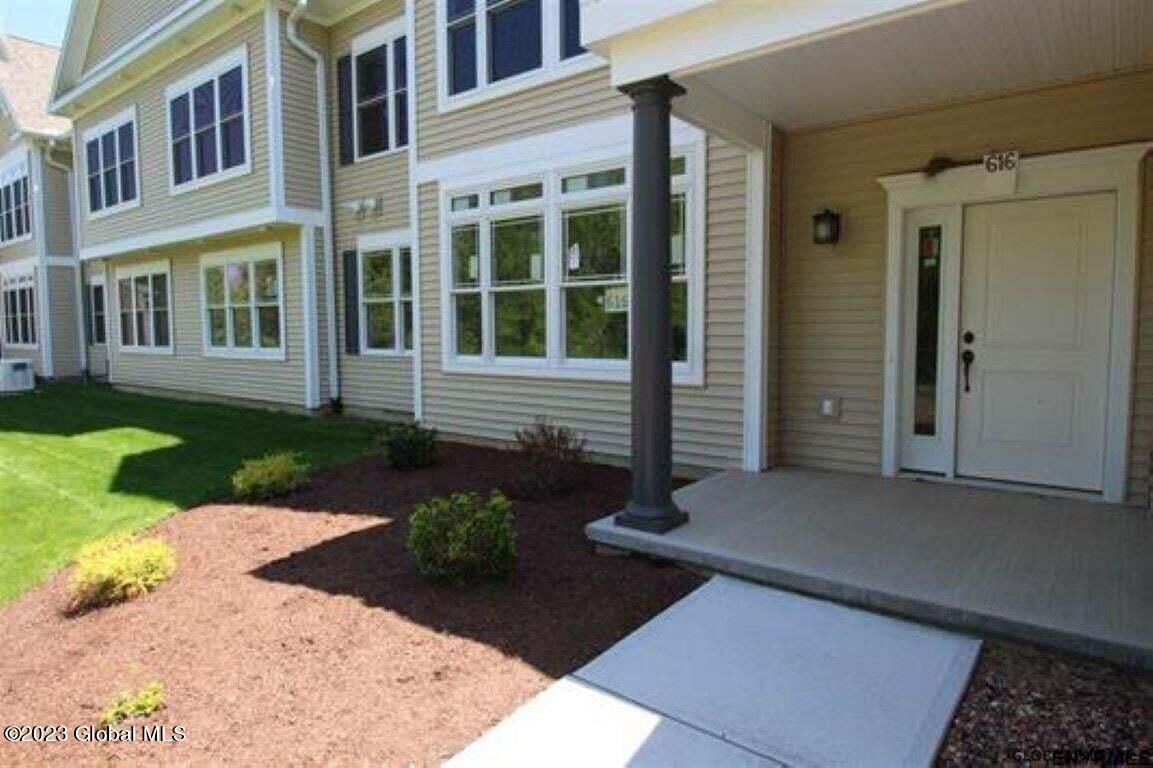 616 Lois Lane Schenectady NY 12304