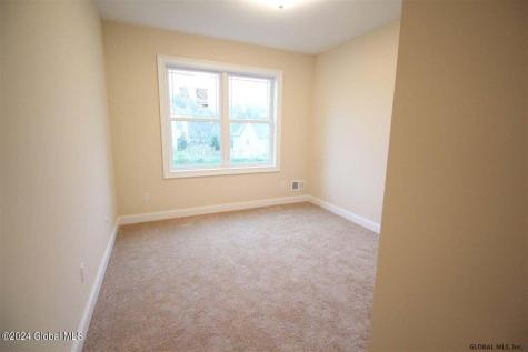 616 Lois Lane Schenectady NY 12304
