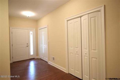 616 Lois Lane Schenectady NY 12304