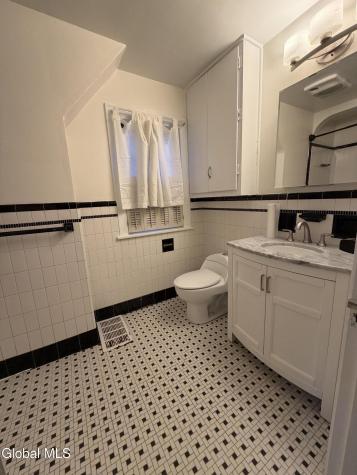 1422 Regent Street Niskayuna NY 12309