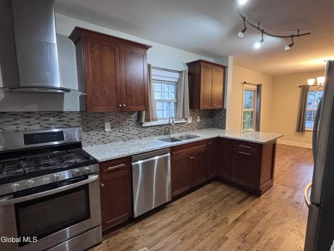 1422 Regent Street Niskayuna NY 12309