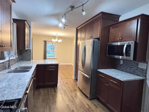 1422 Regent Street Niskayuna NY 12309
