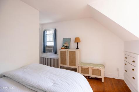 17 Nathaniel Boulevard Delmar NY 12054