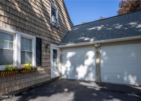 17 Nathaniel Boulevard Delmar NY 12054