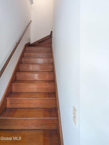 17 Nathaniel Boulevard Delmar NY 12054