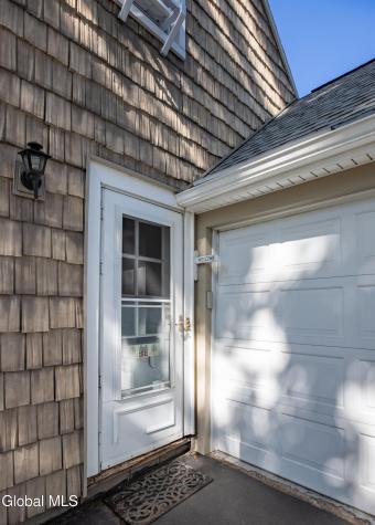 17 Nathaniel Boulevard Delmar NY 12054