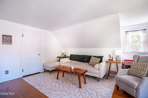 17 Nathaniel Boulevard Delmar NY 12054