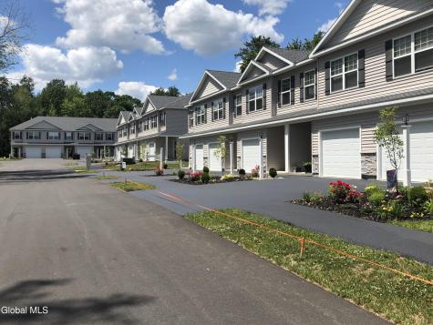 Rdg Mnr Court Niskayuna NY 12309