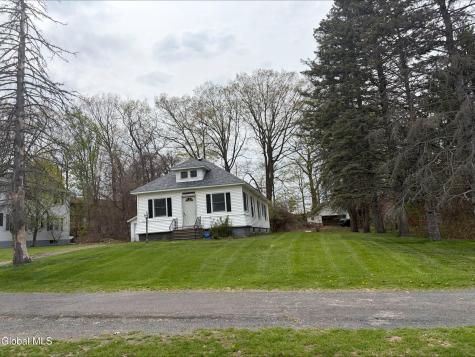 5 Mockingbird Hill Latham NY 12110