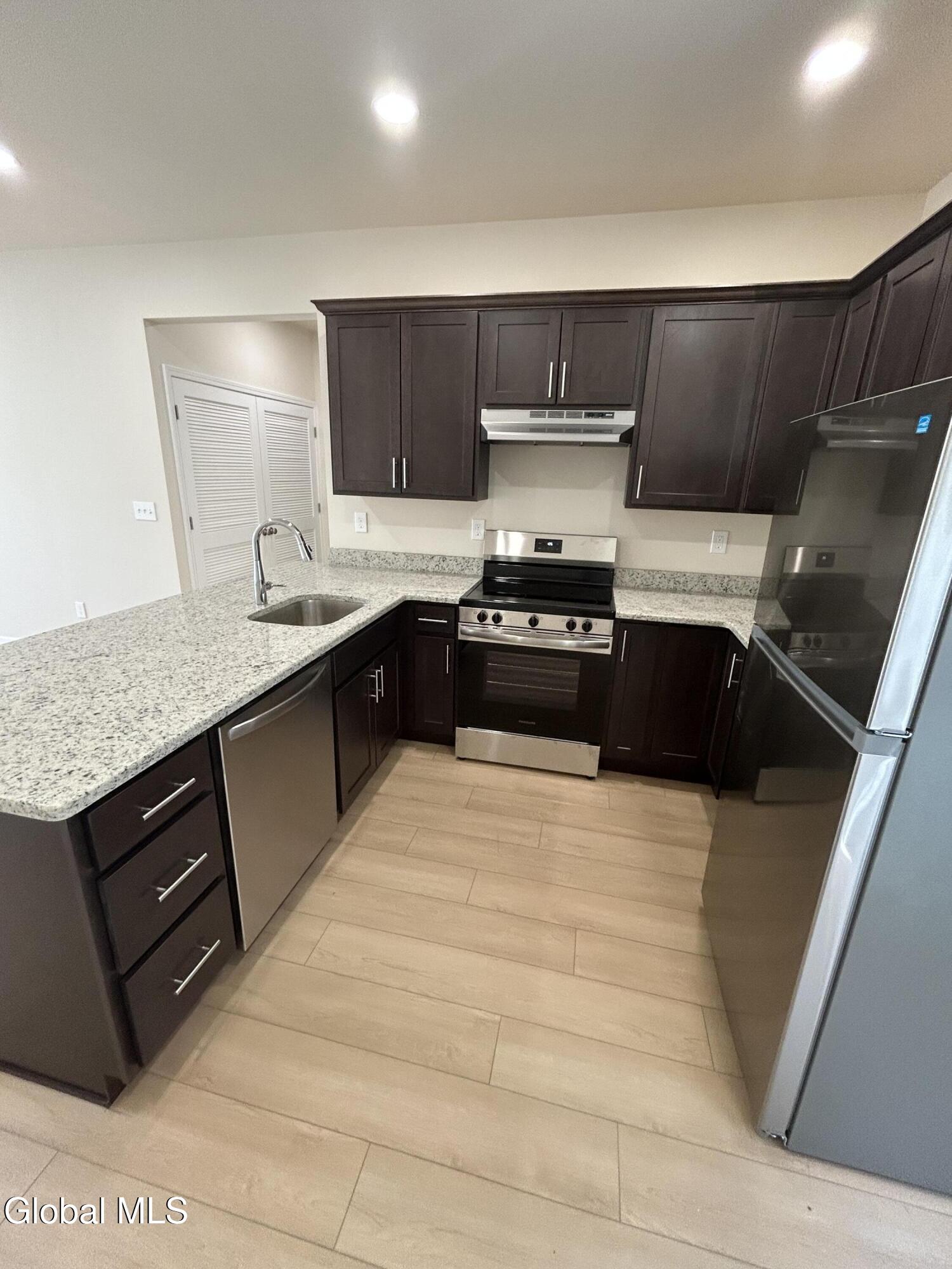 4219 Menga Drive Schenectady NY 12304