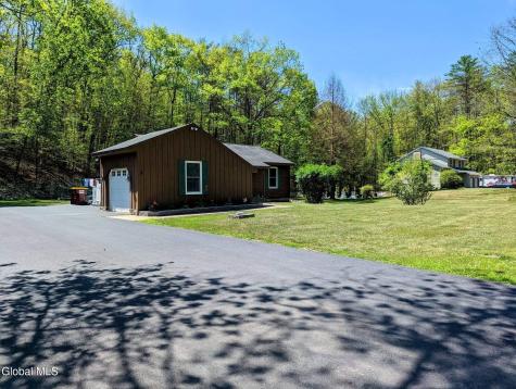 21 Hall Road Queensbury NY 12804