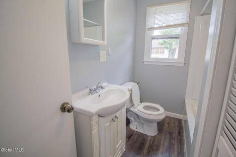 8 Park Avenue Latham NY 12110
