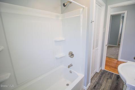 8 Park Avenue Latham NY 12110
