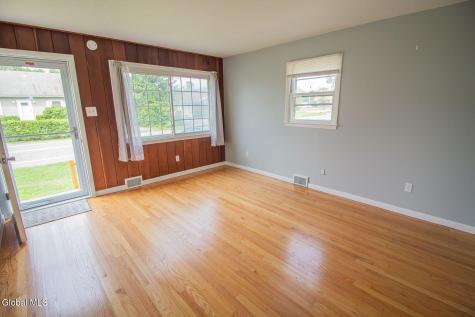 8 Park Avenue Latham NY 12110