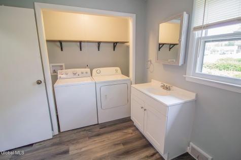 8 Park Avenue Latham NY 12110
