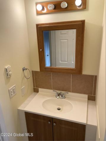 23 Woodridge Circle Halfmoon NY 12065