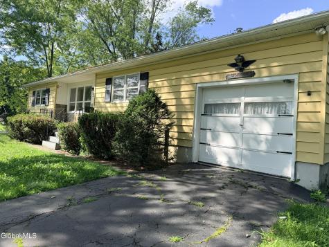 5 Blue Creek Lane Colonie NY 12110