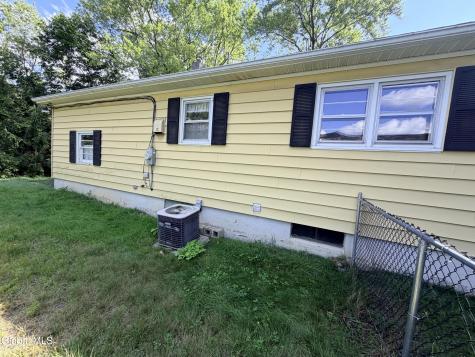 5 Blue Creek Lane Colonie NY 12110