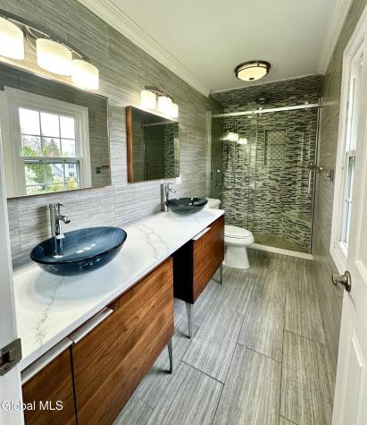 7 Fenway Court Loudonville NY 12211