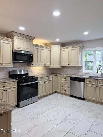 7 Fenway Court Loudonville NY 12211