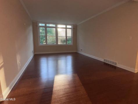 616 Lois Lane Schenectady NY 12304