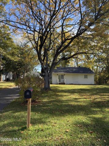 2 Charming Lane Loudonville NY 12211
