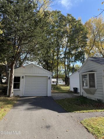 2 Charming Lane Loudonville NY 12211