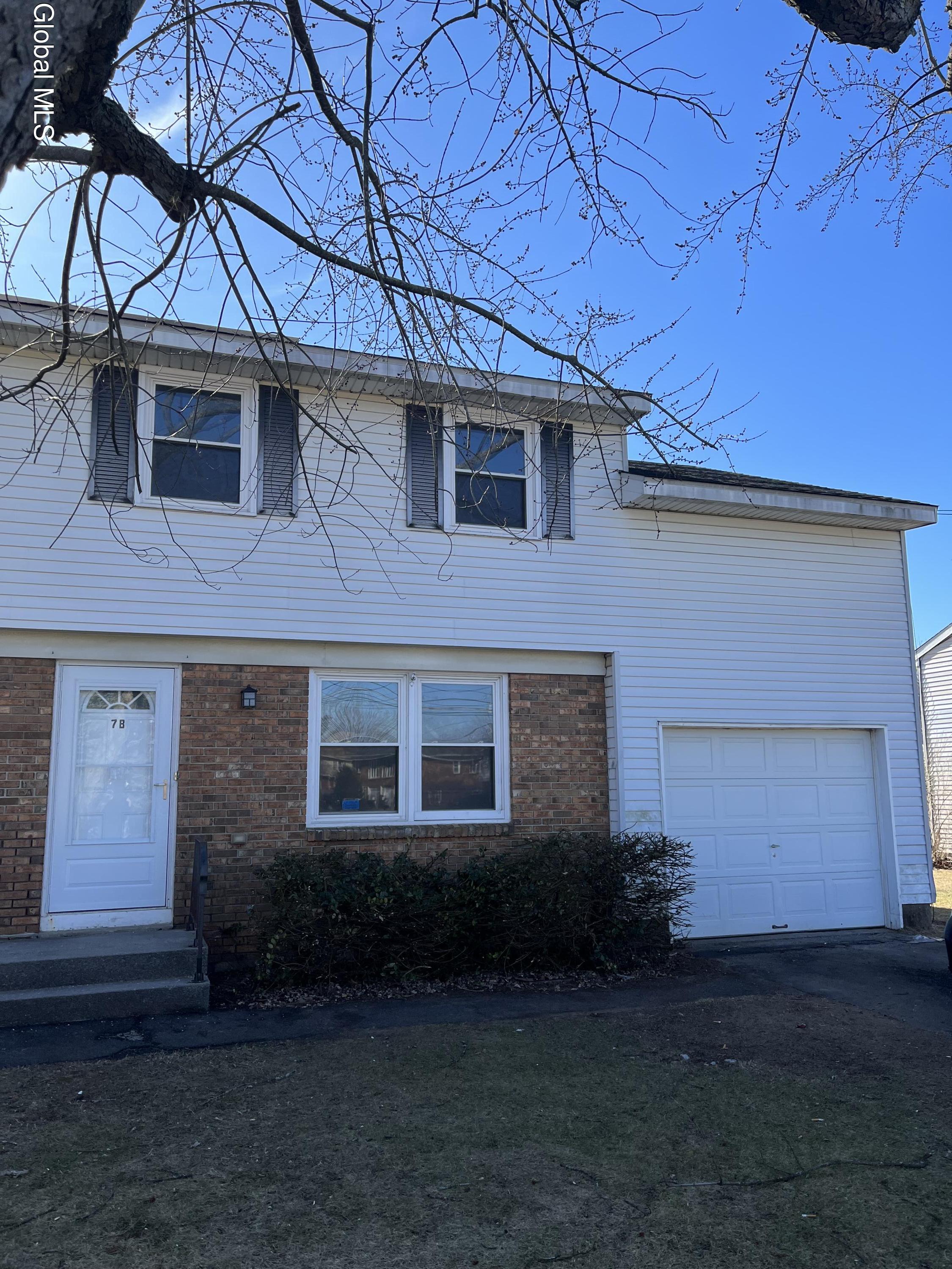 Latham NY, 7 Bayberry Drive, Unit A