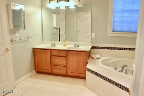 9 Hughes Common Slingerlands NY 12159
