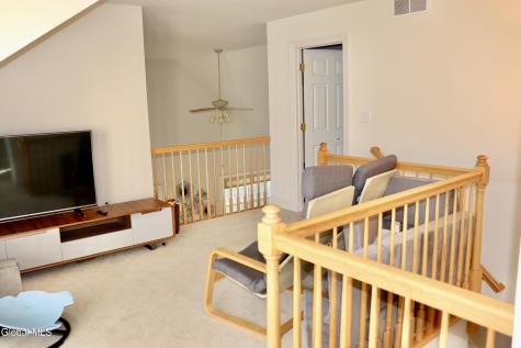 9 Hughes Common Slingerlands NY 12159
