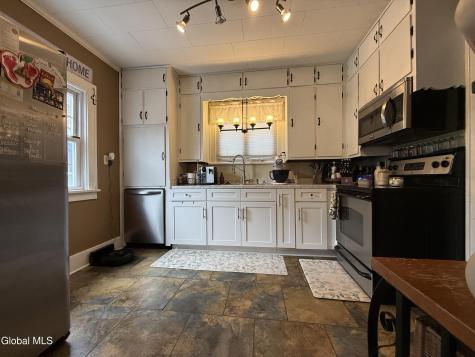 21 Baker Street Gloversville NY 12078