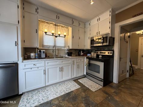 21 Baker Street Gloversville NY 12078