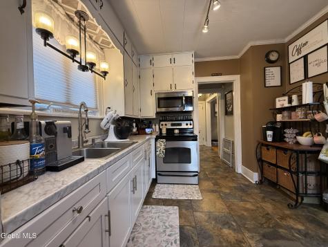 21 Baker Street Gloversville NY 12078