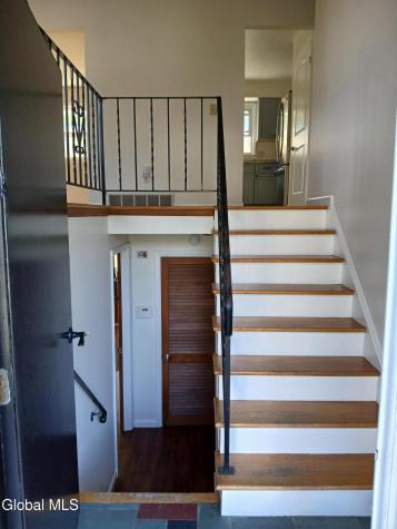 3 Mohawk View Road Latham NY 12110