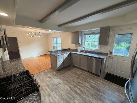2204 Dean Street Niskayuna NY 12309