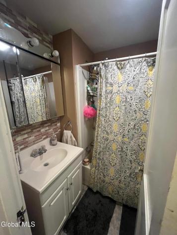 147 Nelson Saratoga Springs NY 12866
