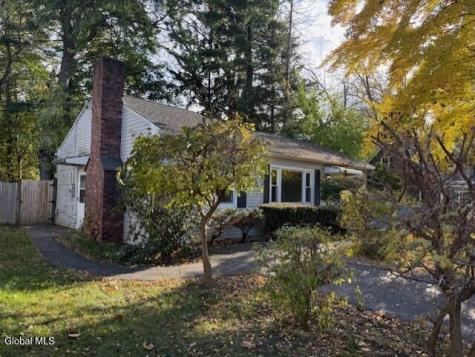13 Parkwood Drive Colonie NY 12205